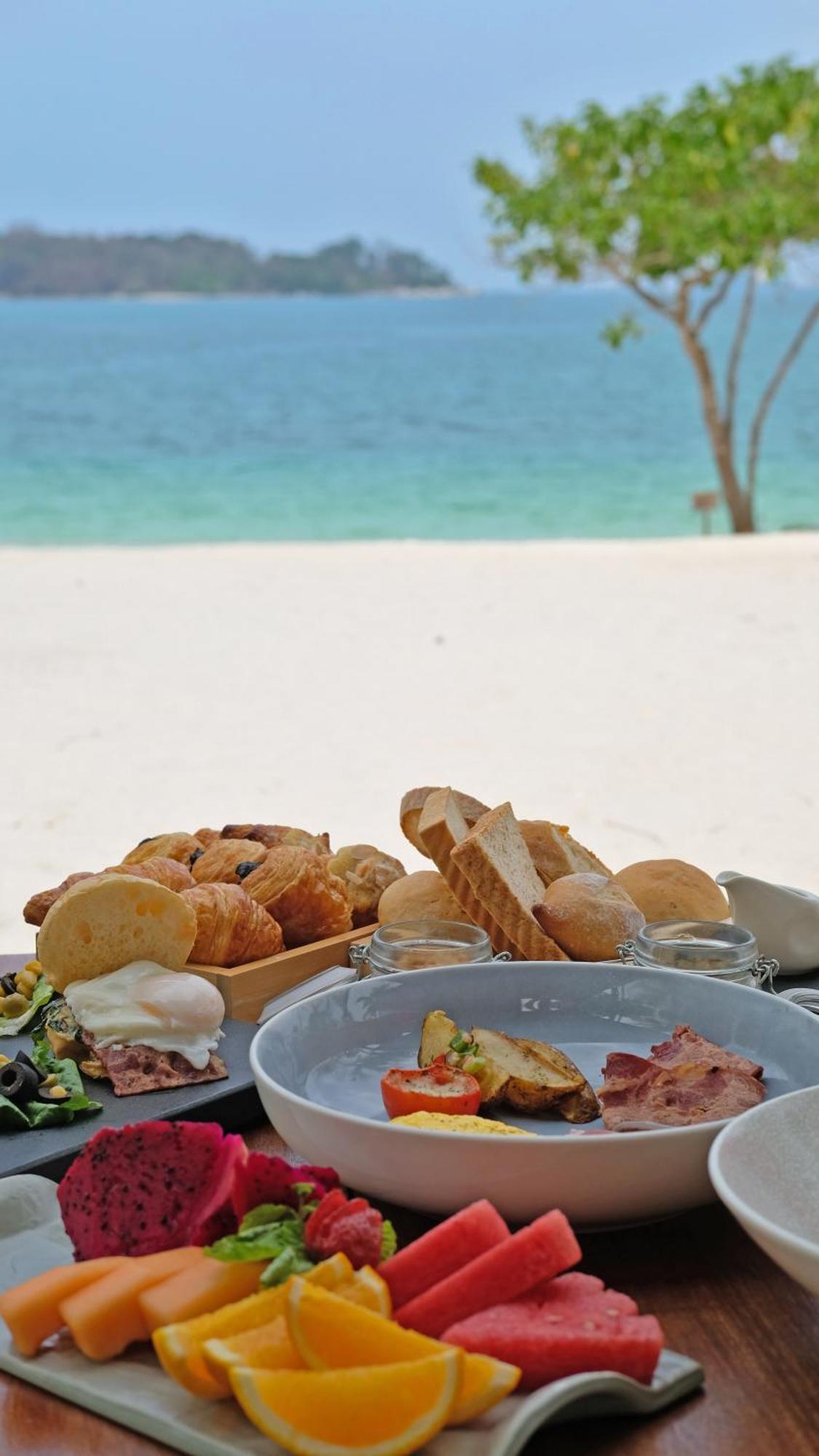 Sheraton Belitung Resort Tanjungbinga Exterior foto